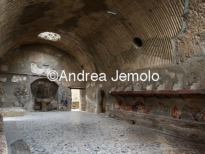 The excavations of Ercolanum Central Baths or Forum Baths – Men's Section - Apodyterium | Andrea Jemolo