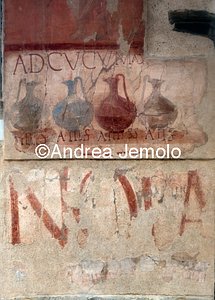 The excavations of Ercolanum Bottega "ad cucumas" – Signboard with inscription "Nola" | Andrea Jemolo