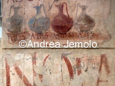 The excavations of Ercolanum Bottega "ad cucumas" – Signboard with inscription "Nola" | Andrea Jemolo