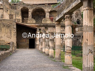 The excavations of Ercolanum Portico of the Palestra and the upper terrace – Portal | Andrea Jemolo