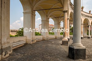 Villa Campolieto Portico | Andrea Jemolo