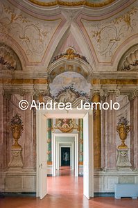 Villa Campolieto Halls decorated with frescoes | Andrea Jemolo