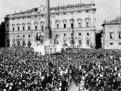 Interventionist demonstration in front of the Quirinale for the entry of Italy into the war  | Andrea Jemolo