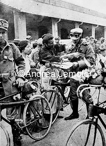 Departure of the Volunteers of cyclists Rome: the flower of the mother  | Andrea Jemolo