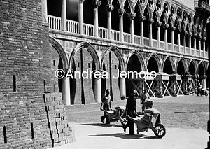 Venice - The historical monuments are fortified against aerial bombardment - Palazzo Ducale  | Andrea Jemolo