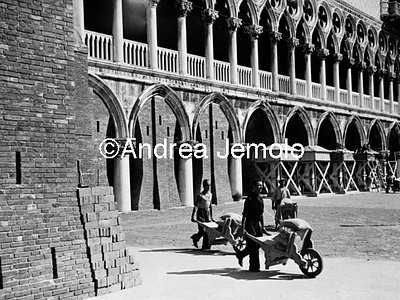 Venice - The historical monuments are fortified against aerial bombardment - Palazzo Ducale  | Andrea Jemolo