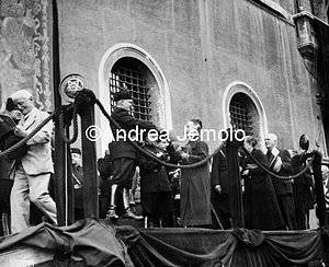 Mussolini delivery booklets board at 1000 workers of Roma  | Andrea Jemolo