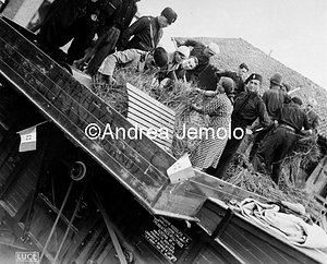 Mussolini threshing the wheat in Milan  | Andrea Jemolo