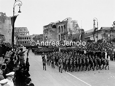 Mussolini attends the parade of ONB - Order Nazionale Balilla - on Via dell'Impero  | Andrea Jemolo