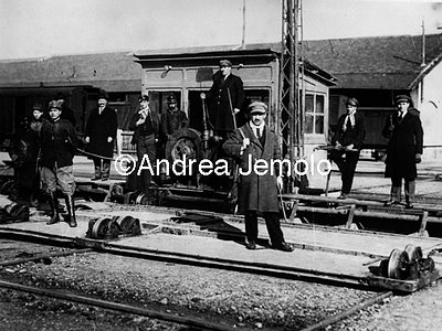 Fascist squads - Striking rail workers - Armed guards near the locomotive - Rome  | Andrea Jemolo