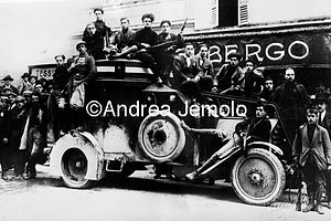 The March on Rome - Squad of fascists occupies the Artillery Directorate of Piacenza  | Andrea Jemolo