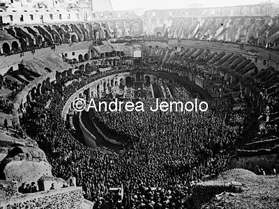 Mussolini speaks in the Colosseum at the representatives of co-operation  | Andrea Jemolo