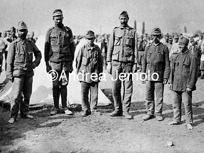 Austrian prisoners in the prison camp of Bagnara Aisa  | Andrea Jemolo