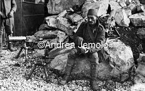 Bosnian prisoner and machine guns captured  | Andrea Jemolo