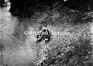Soldier washes some clothes in the river Vipacco  | Andrea Jemolo