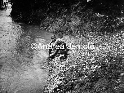 Soldier washes some clothes in the river Vipacco  | Andrea Jemolo