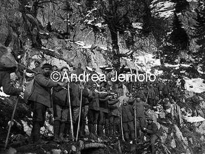 Patrol of Alpini on a mountain track  | Andrea Jemolo