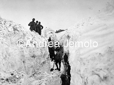 Trenches in the snow - Coni Zugna  | Andrea Jemolo