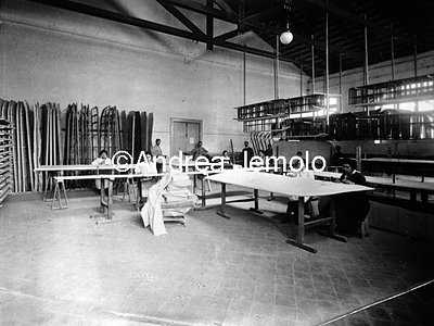 Fratelli A & C Gaggia - Industrie Aviatorie meridionali - Naples Workers cover the wings with canvas - Armament industry | Andrea Jemolo