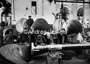 Officine Ansaldo - Transatlantico Duilio - Lavorazione eliche Industria navale | Andrea Jemolo