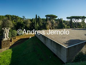 The monument to the Fosse Ardeatine’s martyrs The burial monolith | Andrea Jemolo