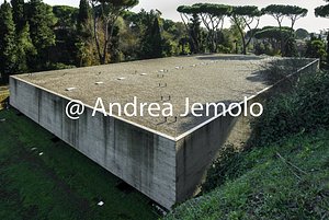 The monument to the Fosse Ardeatine’s martyrs The burial monolith | Andrea Jemolo