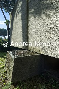 The monument to the Fosse Ardeatine’s martyrs Detail of a support of the monolite covered in tuff | Andrea Jemolo