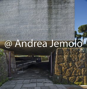 The monument to the Fosse Ardeatine’s martyrs The gap between the perimentral walls and the monolith | Andrea Jemolo