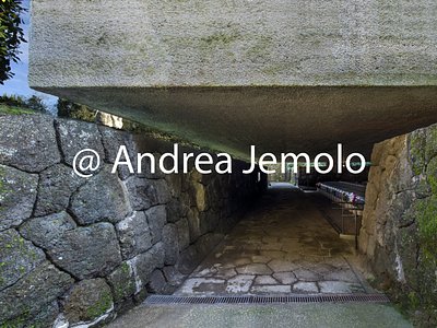 Monumento ai martiri delle Fosse Ardeatine Lo stacco tra i muri perimatrali e il monolite | Andrea Jemolo