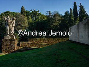 The monument to the Fosse Ardeatine’s martyrs The monolith and the statuary group of Francesco Coccia | Andrea Jemolo