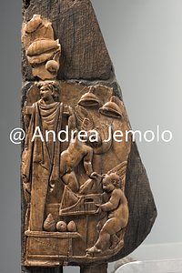 Deposito Archeologico Gamba di tripode, amorini recanti la cista mistica a un’erma di satiro, legno e avorio, dalla Villa dei Papiri | Andrea Jemolo