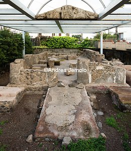 Tempietto di Dioniso - località Sant’abbondio Veduta della fronte con la rampa di accesso | Andrea Jemolo