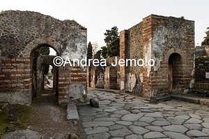 Cinta muraria Porta Ercolano da via consolare | Andrea Jemolo