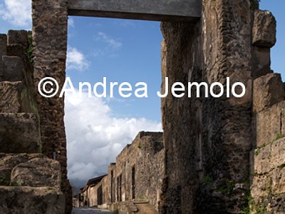 City walls Porta Nocera in oscan  | Andrea Jemolo