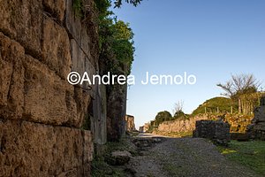 City walls Porta Sarno with via dell’ Abbondanza | Andrea Jemolo