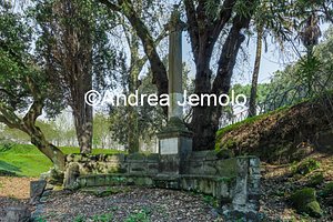 Tomb of Esquilia Polla with exedra and column  | Andrea Jemolo