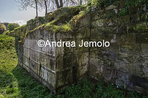 City walls Section with tower between Porta Nola and Porta Capua | Andrea Jemolo