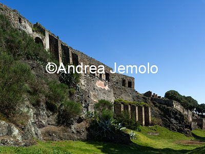 Cinta muraria Tratto tra le Terme del Sarno e Porta Stabia | Andrea Jemolo