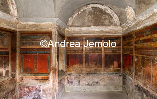 Villa dei Misteri Cubicolo a doppia alcova decorazione parietale con partiture architettoniche | Andrea Jemolo