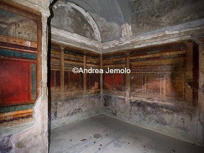 Villa dei Misteri Cubicolo a doppia alcova decorazione parietale con partiture architettoniche | Andrea Jemolo