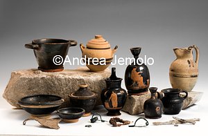 Archaeological Deposit Funerary trousseau from Santa Maria la Carità, necropolis of Madonna delle Grazie - Ceramic | Andrea Jemolo
