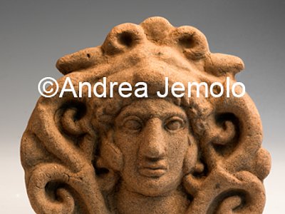 Depositi Antefissa con testa di Ercole terracotta da santuario in località Privati, stipe votiva | Andrea Jemolo