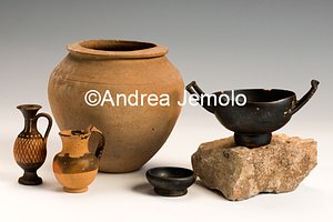 Depositi Corredo di vasi - terracotta | Andrea Jemolo