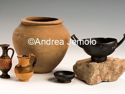 Depositi Corredo di vasi - terracotta | Andrea Jemolo