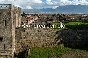 Cinta muraria Tratto tra Porta Vesuvio e Porta Ercolano, con la Torre di Mercurio | Andrea Jemolo
