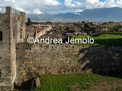Cinta muraria Tratto tra Porta Vesuvio e Porta Ercolano, con la Torre di Mercurio | Andrea Jemolo
