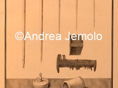 Museo Archeologico Nazionale Aghi crinali, pettini e pisside in osso dalla Villa di Diomede a Pompei | Andrea Jemolo