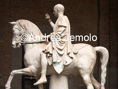 Museo Archeologico Nazionale Statua equestre di Marco Nonio Balbo, marmo; da Ercolano | Andrea Jemolo