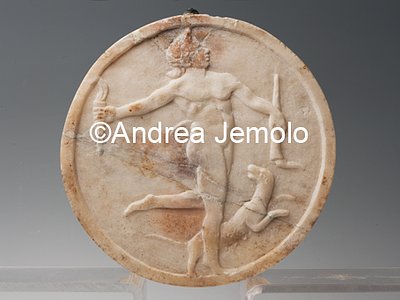Museo Archeologico Nazionale Villa di Diomede - Oscillum con satiro danzante, fiaccole e pantera, marmo | Andrea Jemolo