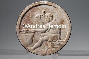 Archaeological National museum Villa of Diomedes - Oscillum with Blacksmith in front of a kiln, marble | Andrea Jemolo
